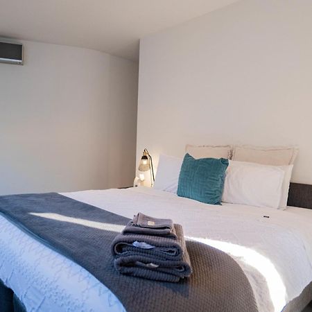 Large Executive 3 Bedroom Yarralumla エクステリア 写真