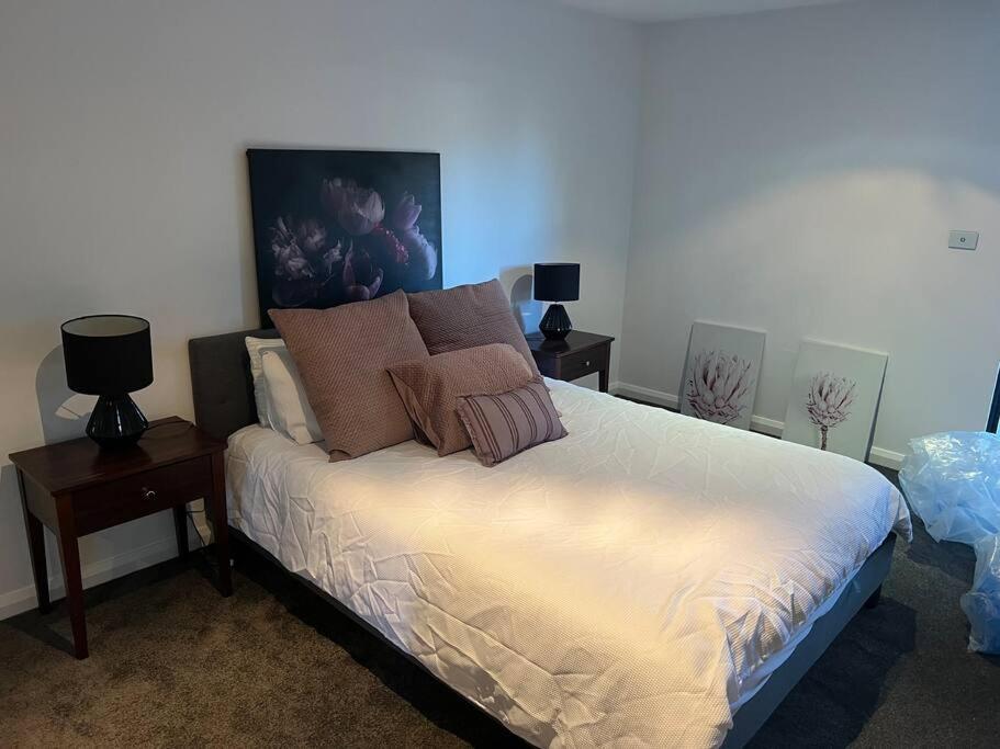 Large Executive 3 Bedroom Yarralumla エクステリア 写真