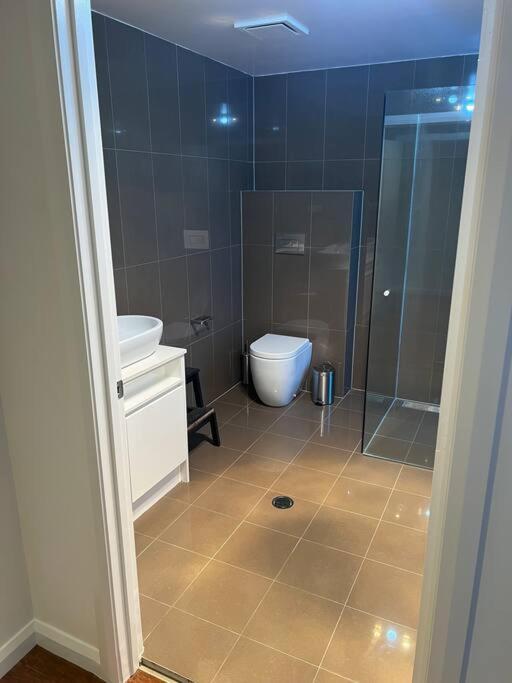 Large Executive 3 Bedroom Yarralumla エクステリア 写真