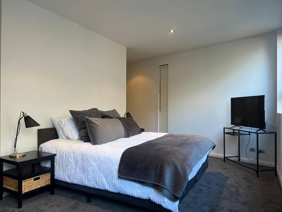 Large Executive 3 Bedroom Yarralumla エクステリア 写真