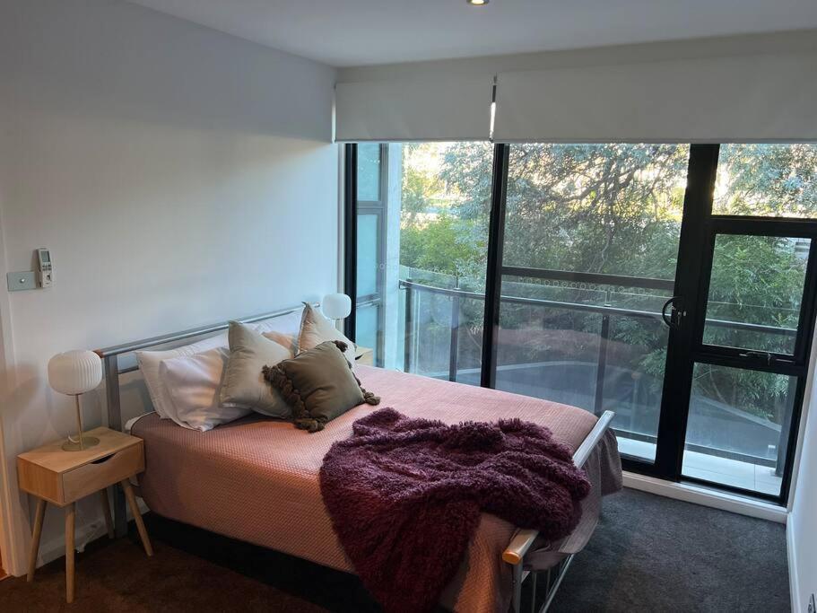 Large Executive 3 Bedroom Yarralumla エクステリア 写真