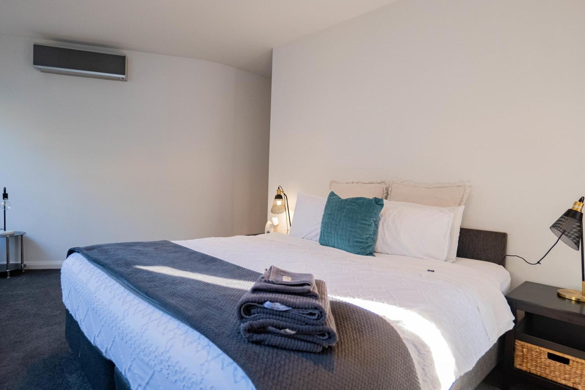 Large Executive 3 Bedroom Yarralumla エクステリア 写真