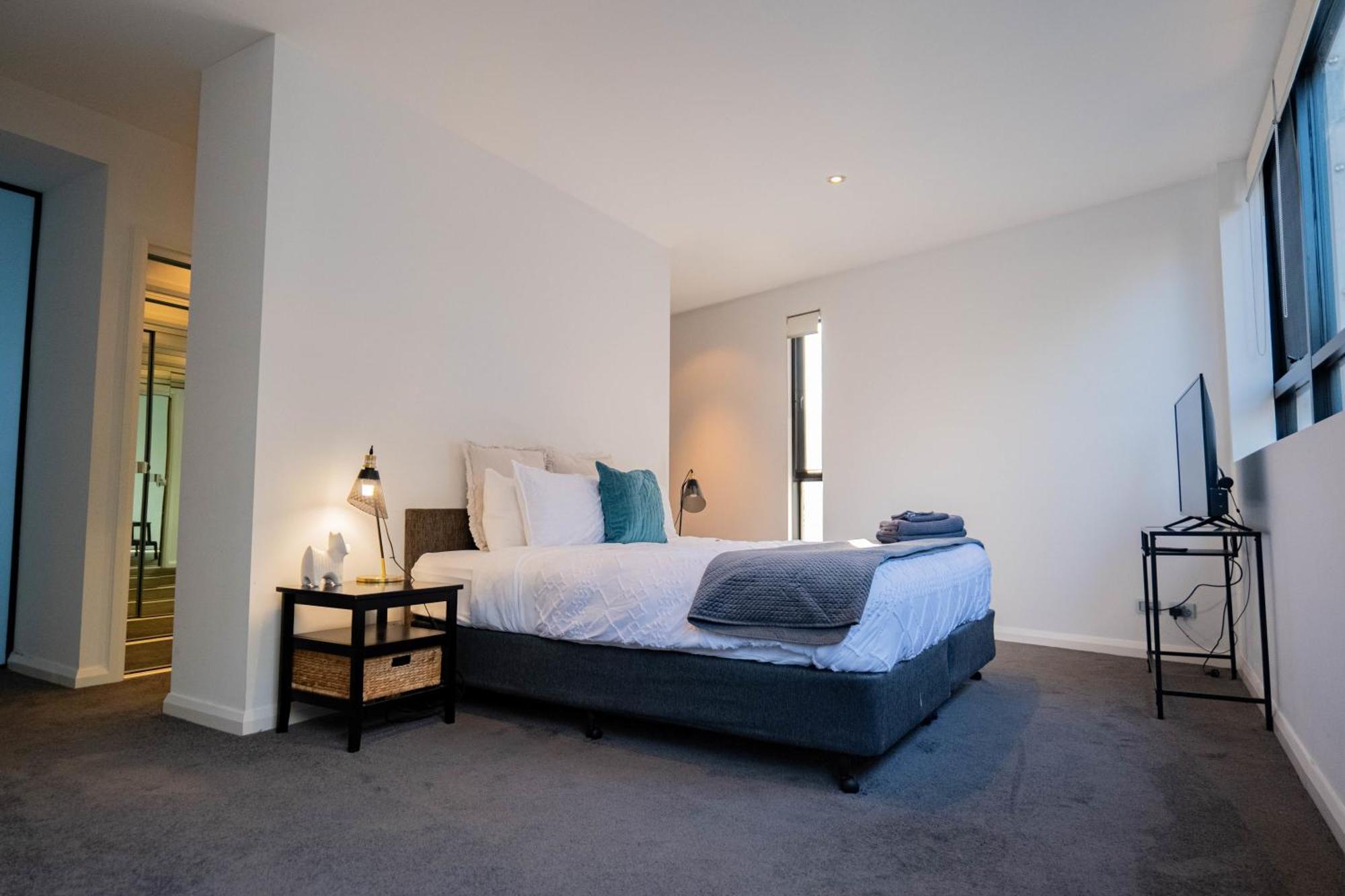 Large Executive 3 Bedroom Yarralumla エクステリア 写真