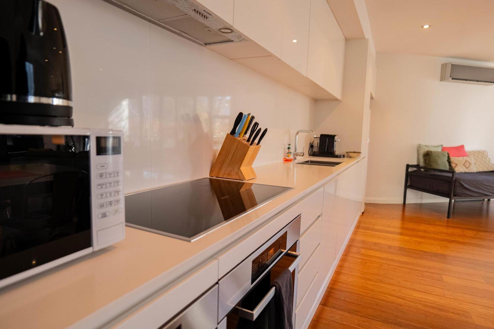 Large Executive 3 Bedroom Yarralumla エクステリア 写真