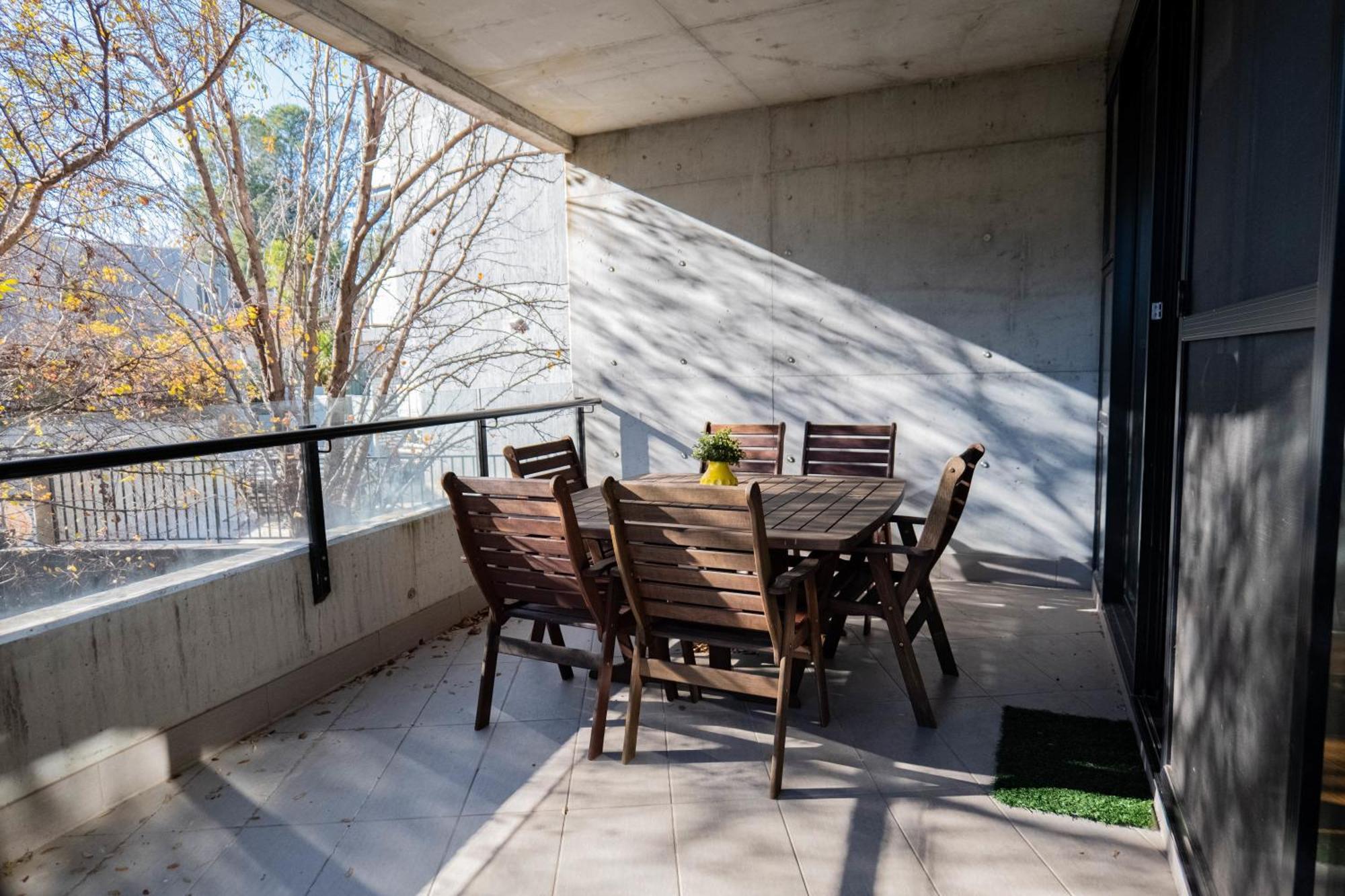Large Executive 3 Bedroom Yarralumla エクステリア 写真