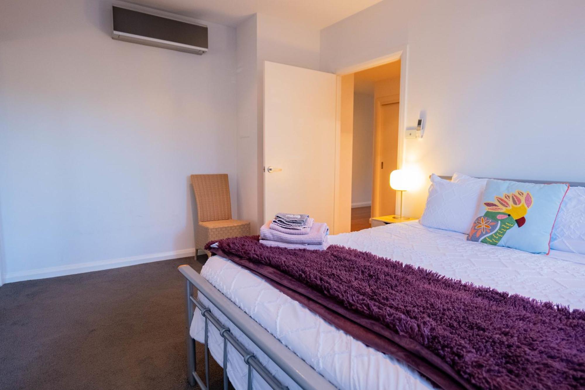 Large Executive 3 Bedroom Yarralumla エクステリア 写真