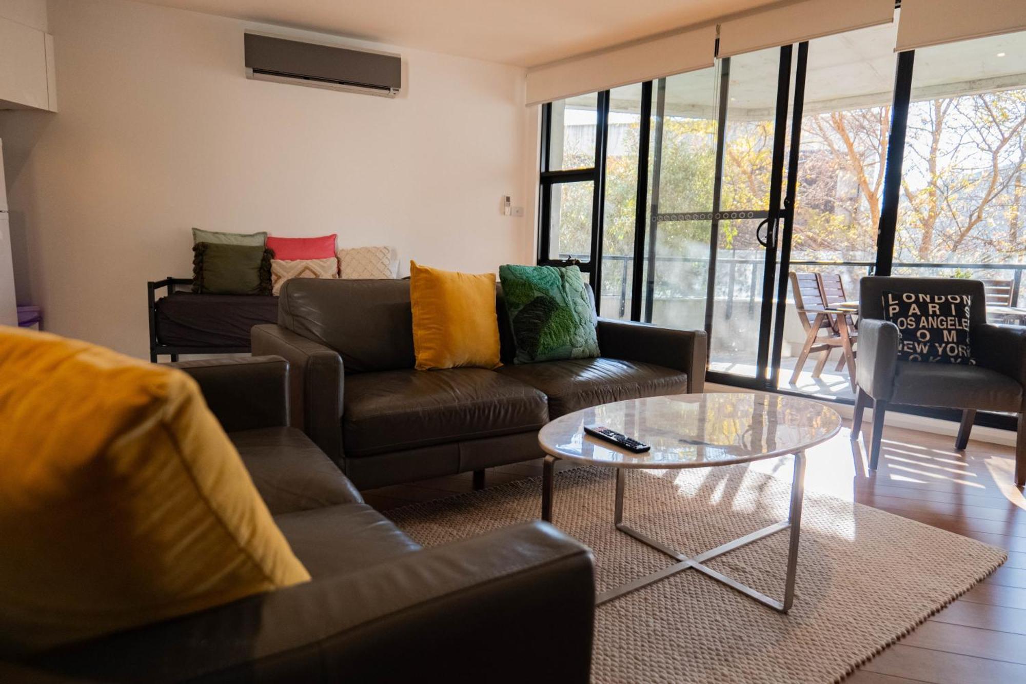 Large Executive 3 Bedroom Yarralumla エクステリア 写真