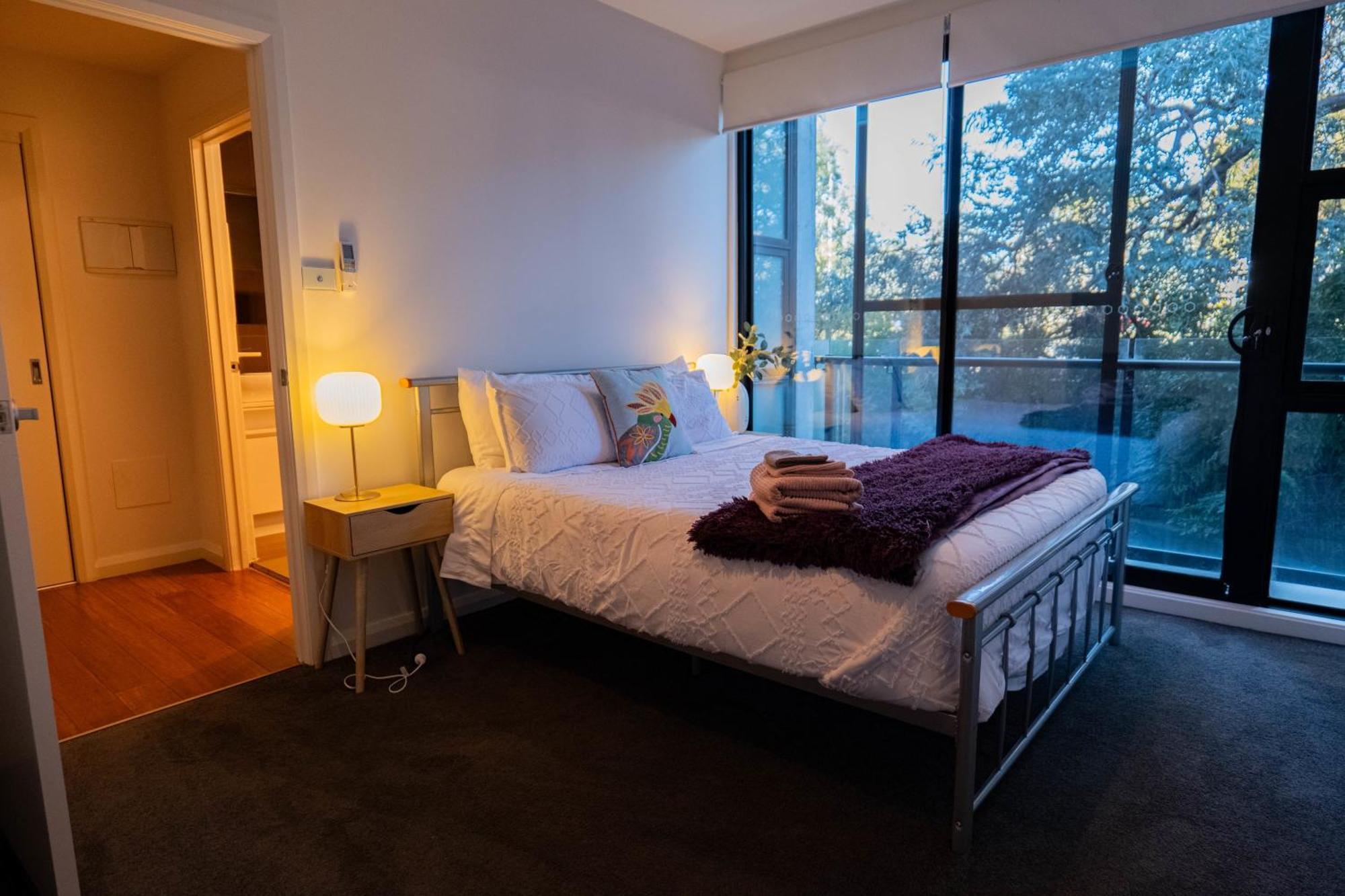 Large Executive 3 Bedroom Yarralumla エクステリア 写真