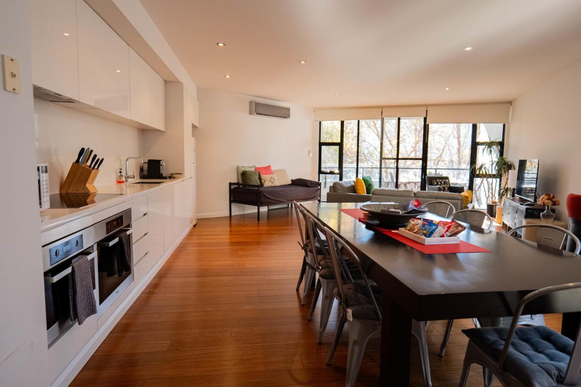 Large Executive 3 Bedroom Yarralumla エクステリア 写真